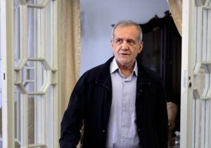 عیادت پزشکیان از آقای سقاب اصفهانی