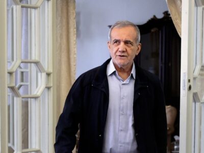 عیادت پزشکیان از آقای سقاب اصفهانی