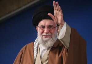 پیگیری وضعیت سلامت آقای رضا امیرخانی از سوی رهبر انقلاب
