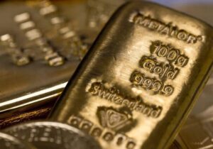 قیمت اونس طلا بهدلیل سودگیری سرمایهگذاران اندکی کاهش یافت