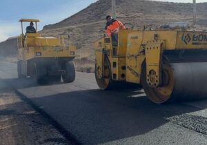 آسفالت راه روستایی خرزان آغاز شد