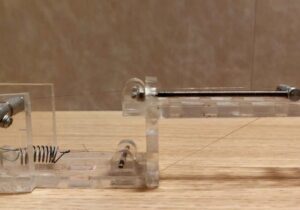 ثبت اختراع ابزار قابل‌تنظیم برش مورب گل رس توسط هنرمند زرین‌دشت