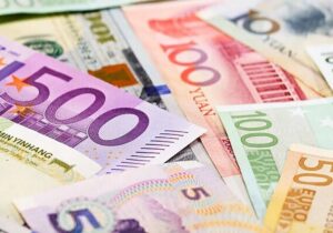 بازار ارز امروز با افت دلار توافقی و نوسان محدود درهم و یورو همراه شد