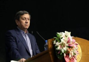 همتی: شرکتهای بیمه باید توانگری و خدماترسانی به مردم را افزایش دهند