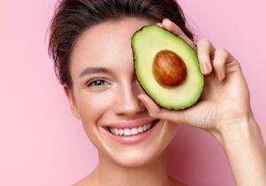 چگونه با غذا پوست را شاداب کنیم؟