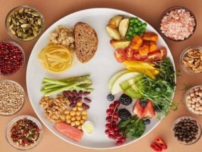 غذاهایی که در روزهای آلوده بدن را مقاوم می‌کنند؛ توصیه‌های تغذیه‌ای ضروری