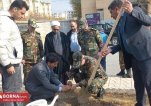 غرس نهال به یاد شهدای جنگ تحمیلی ۱۲ روزه در کوی سازمانی ارتش کرمانشاه