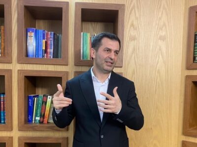 ناامید کردن مردم خیانت است/ همه باید کنار دولت باشند