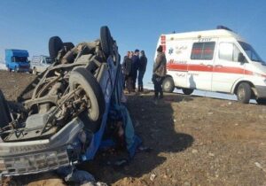 ترافیک نیمه سنگین آزادراه قزوین ـ کرج به دلیل واژگونی نیسان و ایسوزو