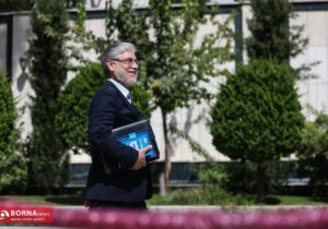 وزیر علوم: رئیس‌جمهوری در جمع دانشجویان حاضر می‌شود