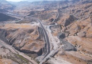 آغاز آسفالتگذاری راه صعبالعبور بنبید در دشتی