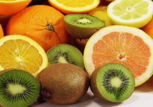 کیوی یا پرتقال : کدام ویتامین C بیشتری دارد؟