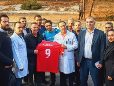 عیادت مدیرعامل و سرمربی پرسپولیس از بیماران بیمارستان طالقانی