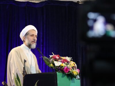 خانوادههای شهدا تاج افتخار ملت هستند