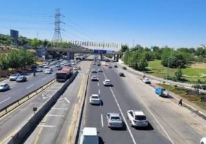 آغاز بهره‌برداری از خط جدید حمل‌ونقل همگانی در بزرگراه شهید چمران/ مسیر ویژه برای ون‌های مسافربری، تاکسی‌های برقی و اتوبوس‌ها فعال شد