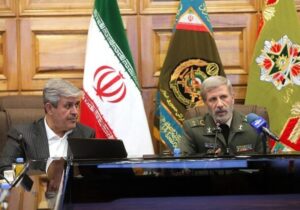 سرلشکر حاتمی: تا پای جان در دفاع از نظام اسلامی ایستاده‌ایم/ لحظه‌ای را در ارتقای توان دفاعی و اقتدار خود از دست نداده‌ایم