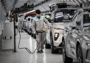 ورود فناوری‌های جدید باتری، انحصار چینی‌ها در بازار خودروهای برقی را تضعیف می‌کند