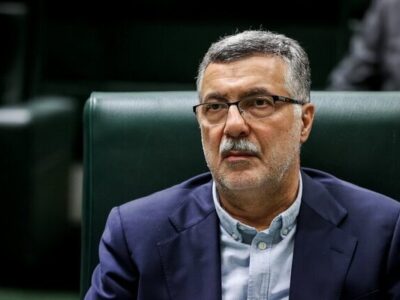 ادای احترام وزیر بهداشت بر مزار شهدا