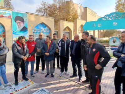 ادای احترام مسئولان سازمان لیگ، مسئولان فرهنگی و کانونهای هواداران پرسپولیس و استقلال به مزار سردار شهید جنگ ۱۲ روزه