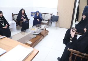 بهروزآذر از بانوی مجتهده زهره صفاتی تجلیل کرد