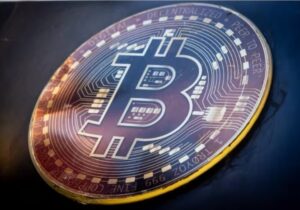 سایه نوسانات بازار بر بیتکوین