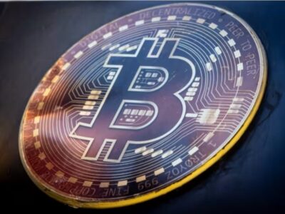 سایه نوسانات بازار بر بیتکوین