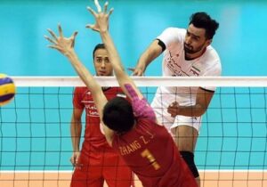 صف آرایی والیبالیست های کلینیک فرهاد قزوین مقابل نماینده تهران