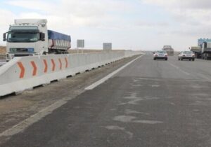 فرسودگی آسفالت برخی جاده های قم زنگ خطری برای استهلاک خودروها