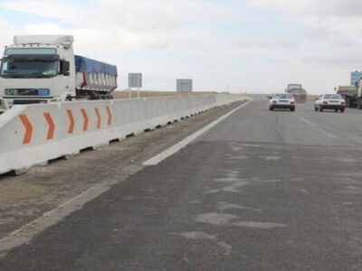 فرسودگی آسفالت برخی جاده های قم زنگ خطری برای استهلاک خودروها