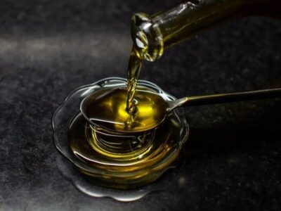 چرا فقط دو قاشق  روغن زیتون در روز بخوریم؟