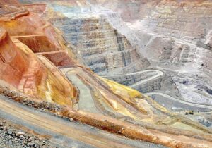 خامفروشی کشاورزی و معدن چالش تولید در خراسانشمالی است