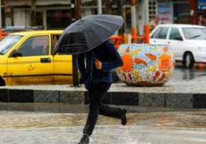 آغاز بارش ها از غرب کشور/ تداوم آلایندگی هوا در شهرهای بزرگ