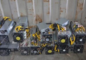 کشف ۱۵ دستگاه استخراج غیرمجاز رمزارز در سه واحد مسکونی شوشتر