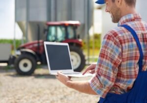 بررسی عملکرد نرمافزارهای حسابداری دامداری از نگاه کارشناسان دامداری