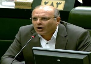 انتقاد نماینده مجلس از تصمیمات متناقض در مورد فرهنگیان بازنشسته