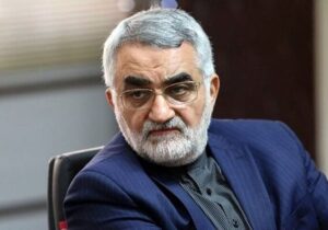 کسی حق ندارد برای رئیس جمهور تعیین تکلیف کند