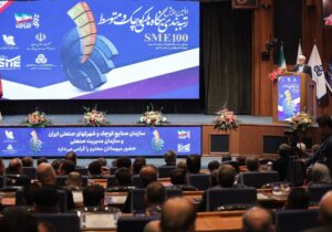 عارف: داوطلب تحریم نیستیم