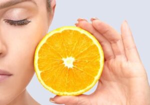 کدام ویتامینها برای پوست ضروریاند؟ راهنمای تغذیهای برای پوستی سالم