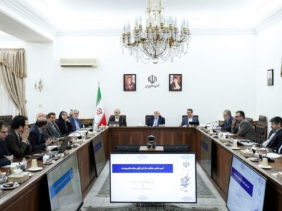 عارف: دولت به اجرای برنامه هفتم پیشرفت باور دارد