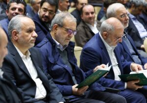 حضور پزشکیان در مراسم ختم خانواده سقاب اصفهانی