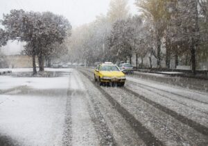 موج جدید بارشی آذربایجانغربی را سفیدپوش کرد / تردد در محورهای مواصلاتی استان برقرار است