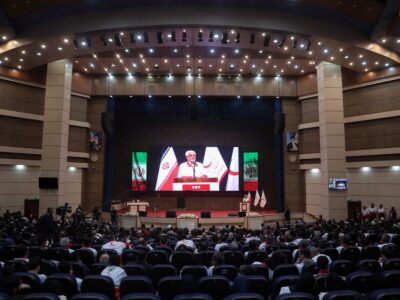 بابت مشکلات معیشتی از مردم عذرخواهی میکنیم