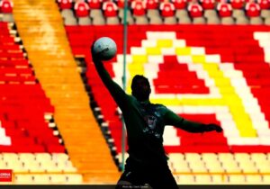 سرمربی اسبق استقلال پشت شاگردش در آمد! + عکس