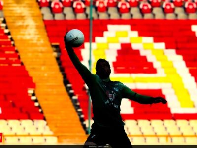 سرمربی اسبق استقلال پشت شاگردش در آمد! + عکس