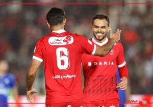 گل اول پرسپولیس توسط اورونوف در دقیقه ۴۵+۳