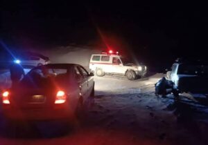 امدادرسانی تیم‌های هلال احمر به متاثرین از برف و کولاک در آذربایجان غربی