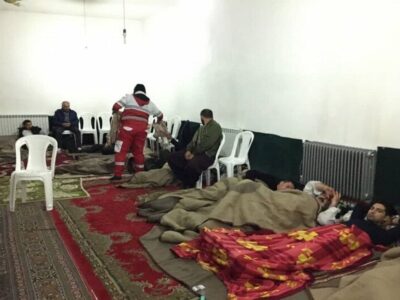اسکان مسافران گرفتار در برف توسط هلال احمر کردستان