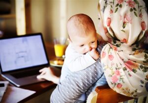 زن ایرانی، از مسئولیت‌های خانه تا مدیریت اقتصاد خانوار