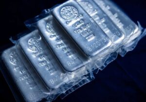 قیمت نقره از مرز ۶۰ دلار عبور کرد