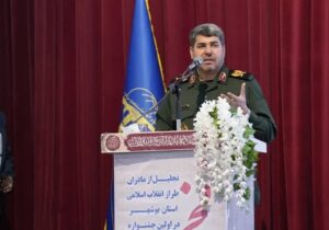 نقش و کرامت حقیقی زن در مکتب اسلام برجسته است